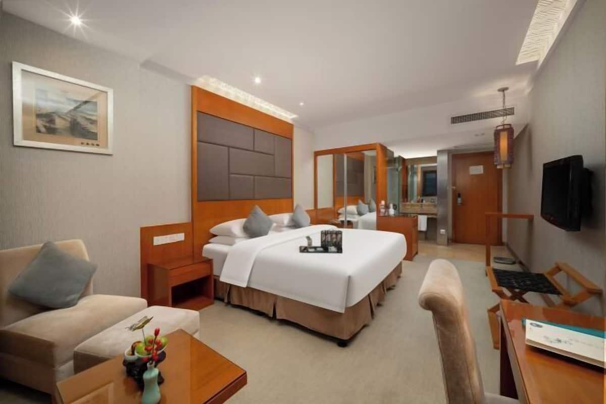 Minibar, in-room safe, desk, blackout curtains