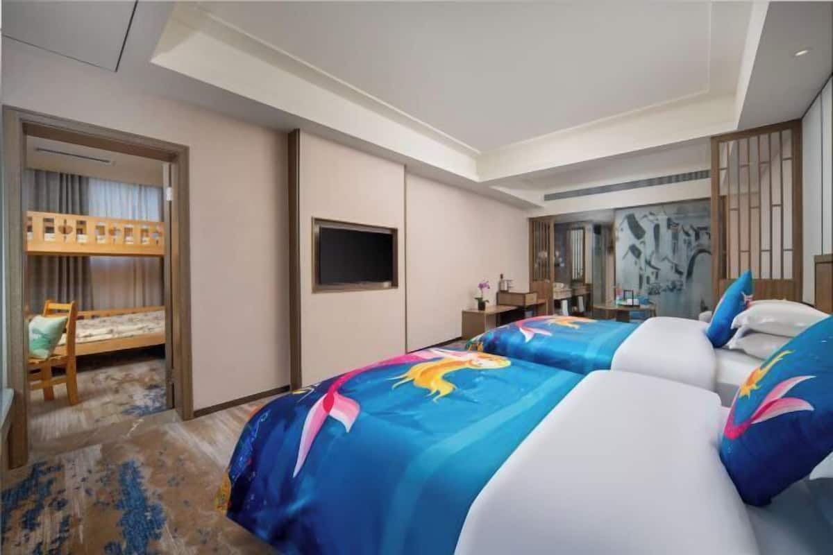Minibar, in-room safe, desk, blackout curtains
