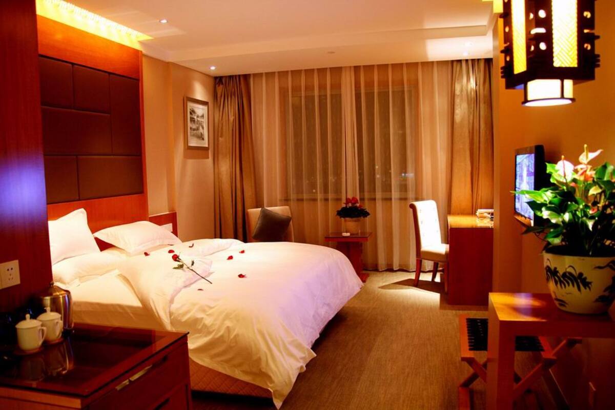 Minibar, in-room safe, desk, blackout curtains