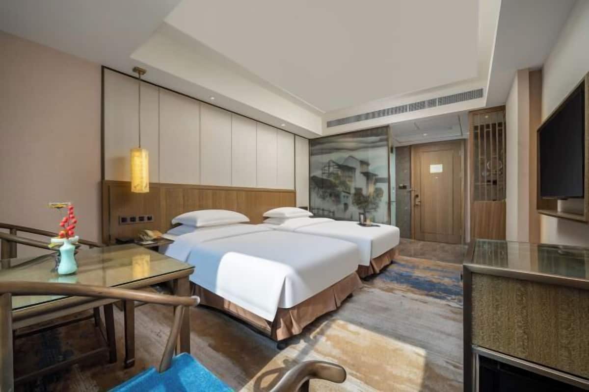 Minibar, in-room safe, desk, blackout curtains