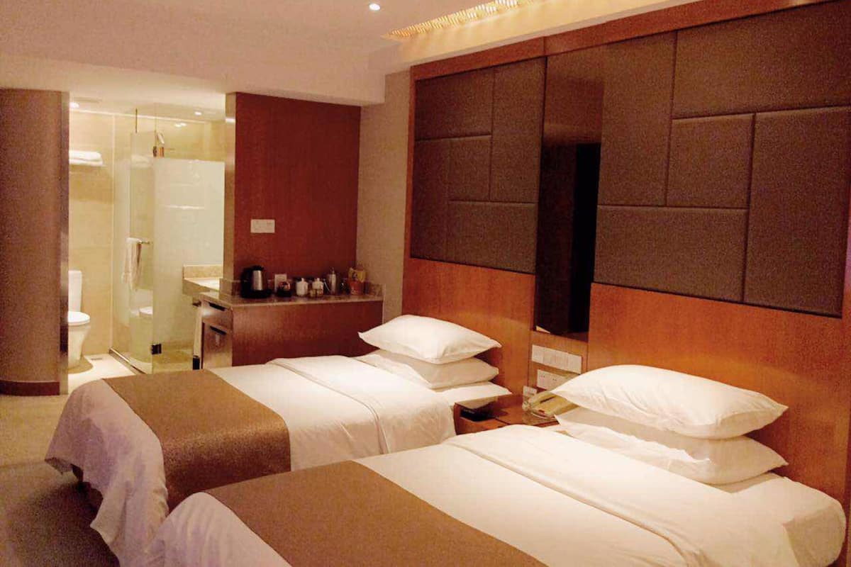 Business Double Beds Room | Minibar, in-room safe, desk, blackout curtains