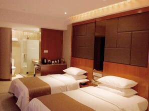 商務雙床房 | 迷你吧、客房內保險箱、書桌、遮光布/窗簾