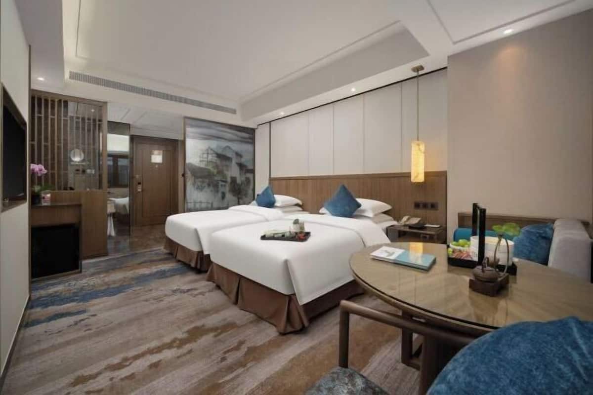 Minibar, in-room safe, desk, blackout curtains