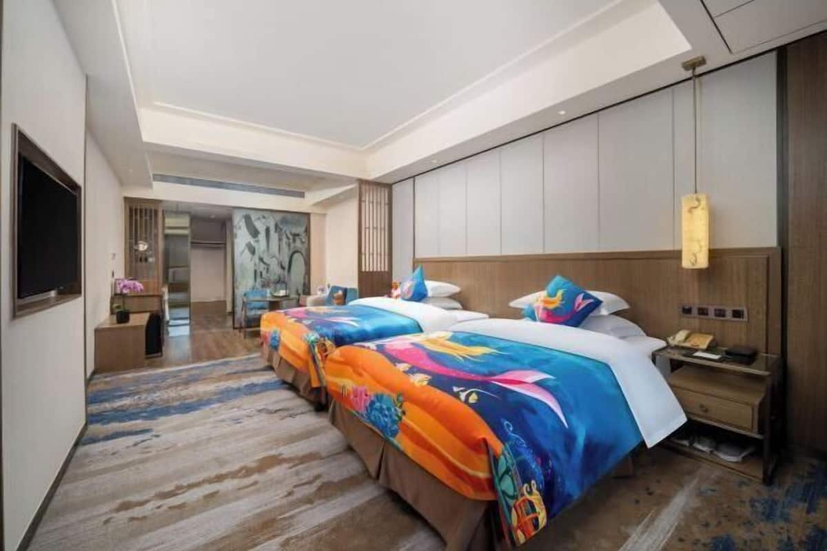 Minibar, in-room safe, desk, blackout curtains