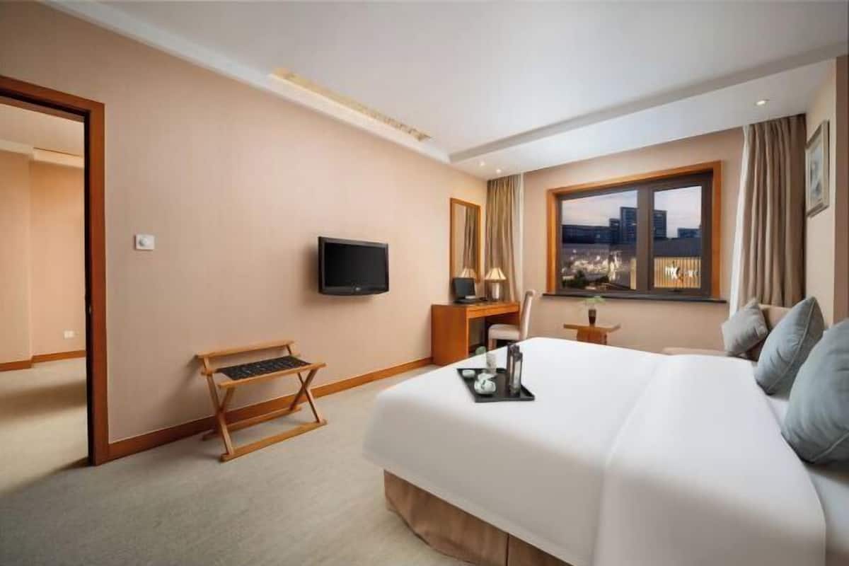 Minibar, in-room safe, desk, blackout curtains