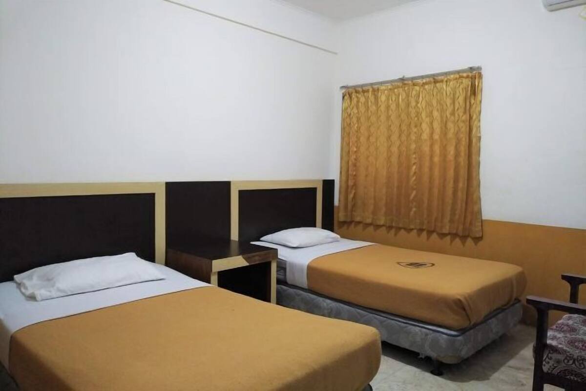 Bàn, bộ trải giường 