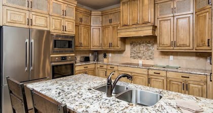 Sand Hollow Springs - Sleeps 30 · Private Pool - Pickleball Court - 4 King Suite