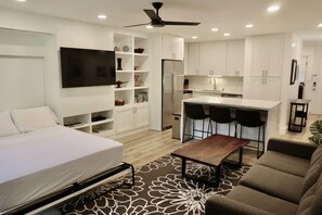 2 bedrooms, desk, iron/ironing board, free WiFi