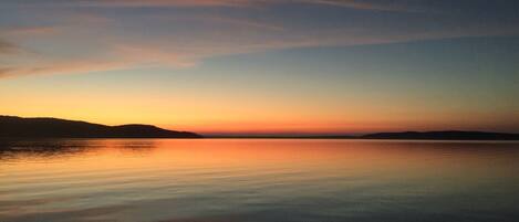 Plage, chaises longues