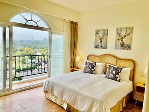 Superior Double Room, Ocean View | Blackout drapes, soundproofing, free WiFi, bed sheets - Spoondrift Hostal (Hengchun)
