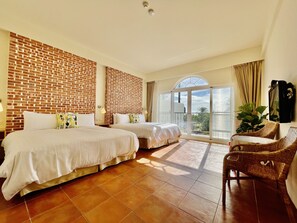 Standard Quadruple Room | Blackout drapes, soundproofing, free WiFi, bed sheets - Spoondrift Hostal (Hengchun)