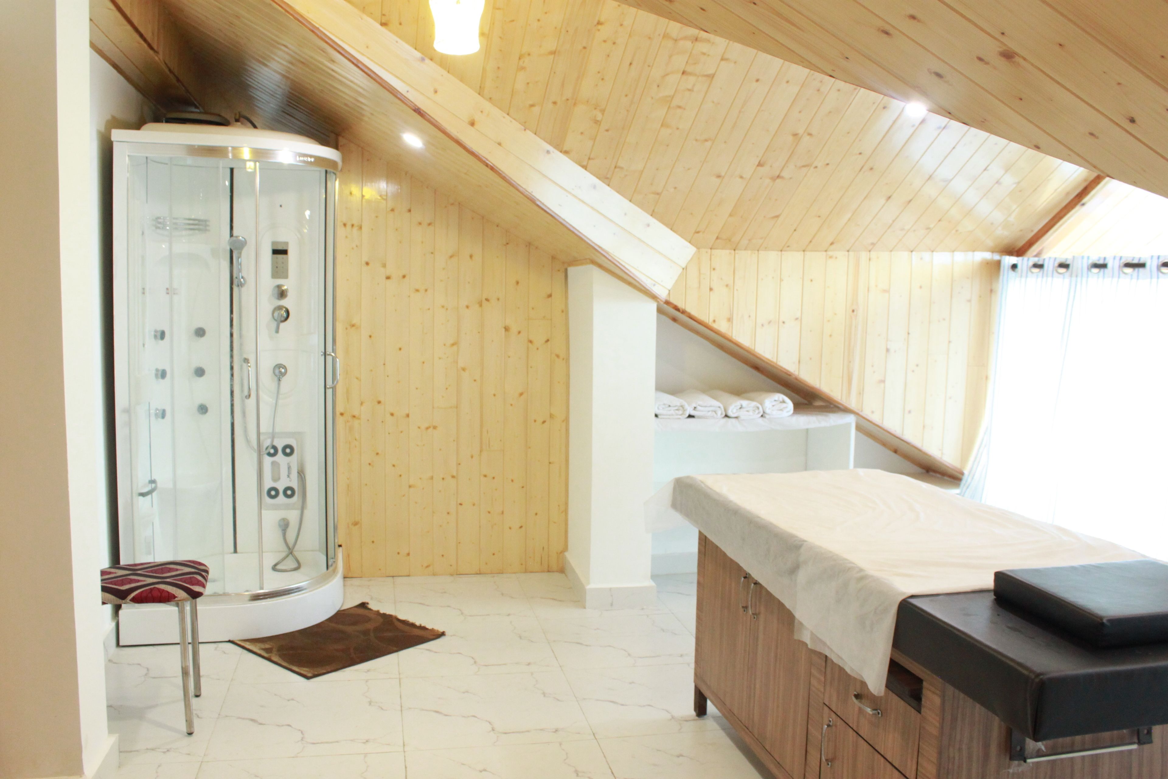 Turkish bath, 2 treatment rooms