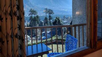 Super Deluxe Room (Bay Window- Mountain & Pool View) | View from room