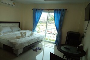 In-room safe, desk, laptop workspace, rollaway beds