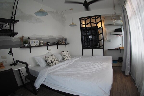 Bộ đồ giường cao cấp, nệm Select Comfort, két bảo mật tại phòng