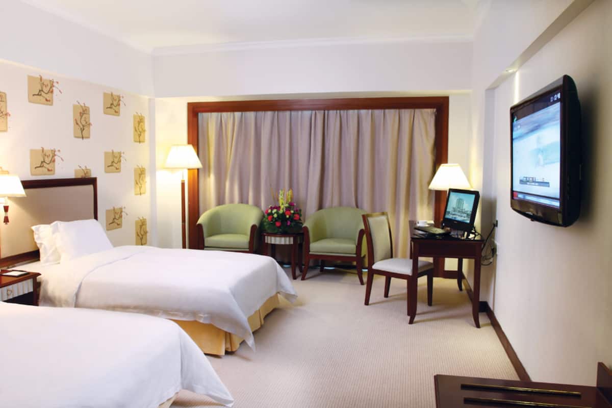 Minibar, in-room safe, desk, blackout curtains