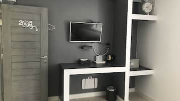 Deluxe Double Room with Balcony | Caja de seguridad en la habitación, camas extra y wifi gratis