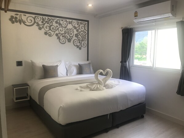 In-room safe, rollaway beds, free WiFi - White House (Phang Nga)