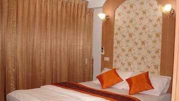 Minibar, desk, blackout curtains, free WiFi