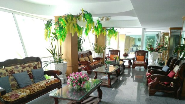A spacious living room with a sofa, armchairs, a coffee table, and a chandelier. - Diamond Sweet Hotel (Bangkok)