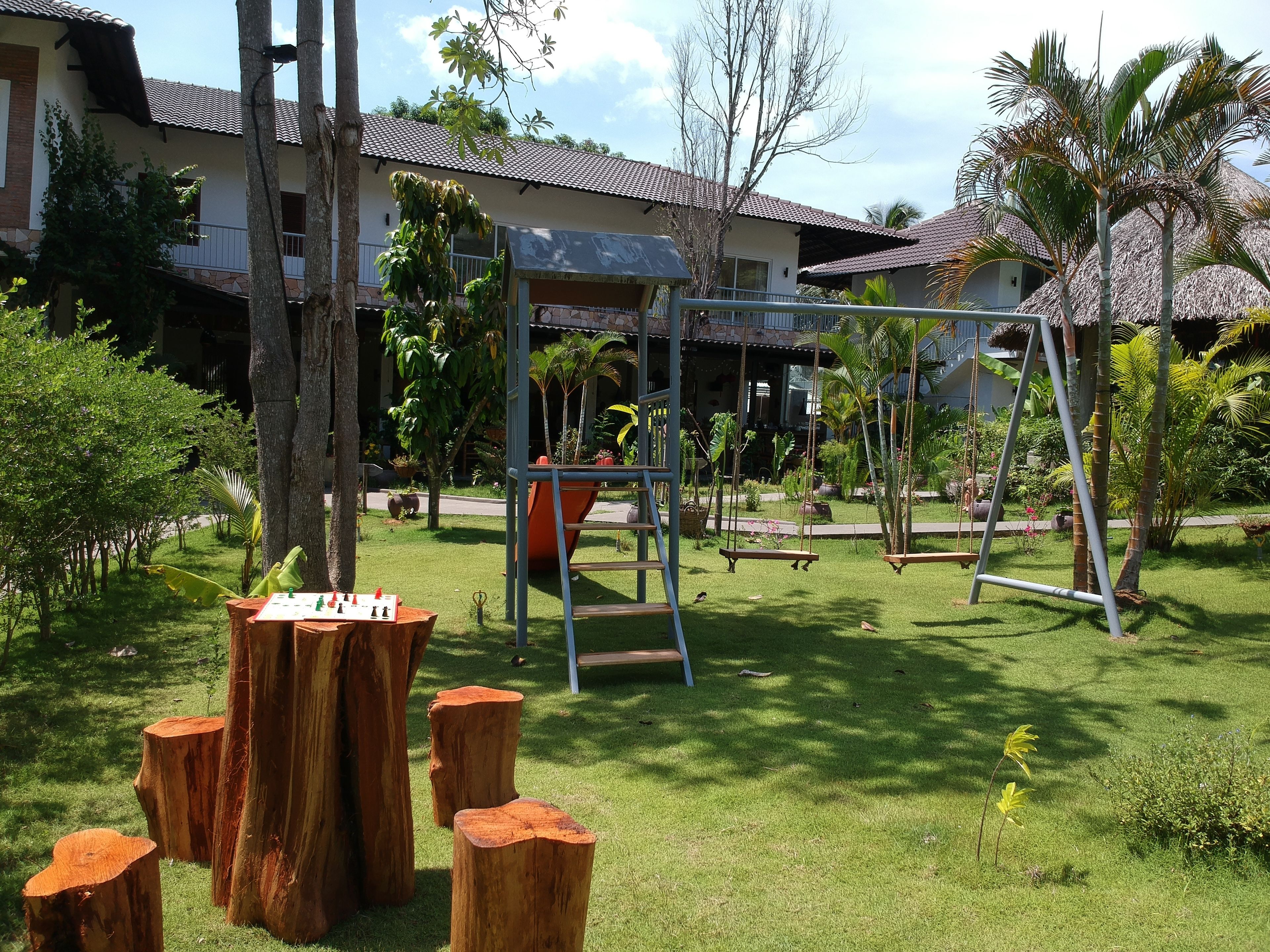 children’s play area – outdoor