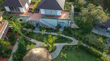 Sky Bungalow, Kitchenette | Terrace/patio
