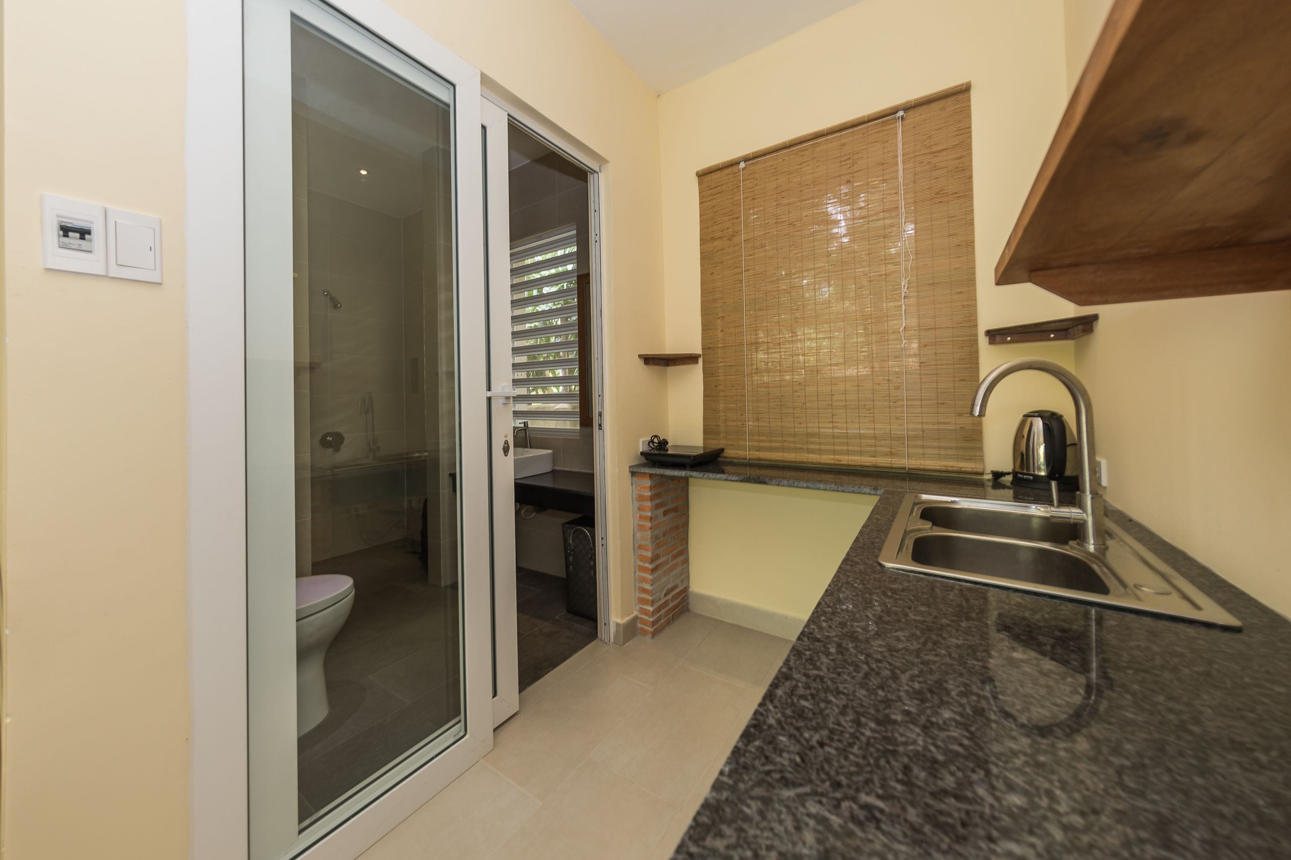 large standard bungalow, kitchenette | private kitchenette | electric kettle