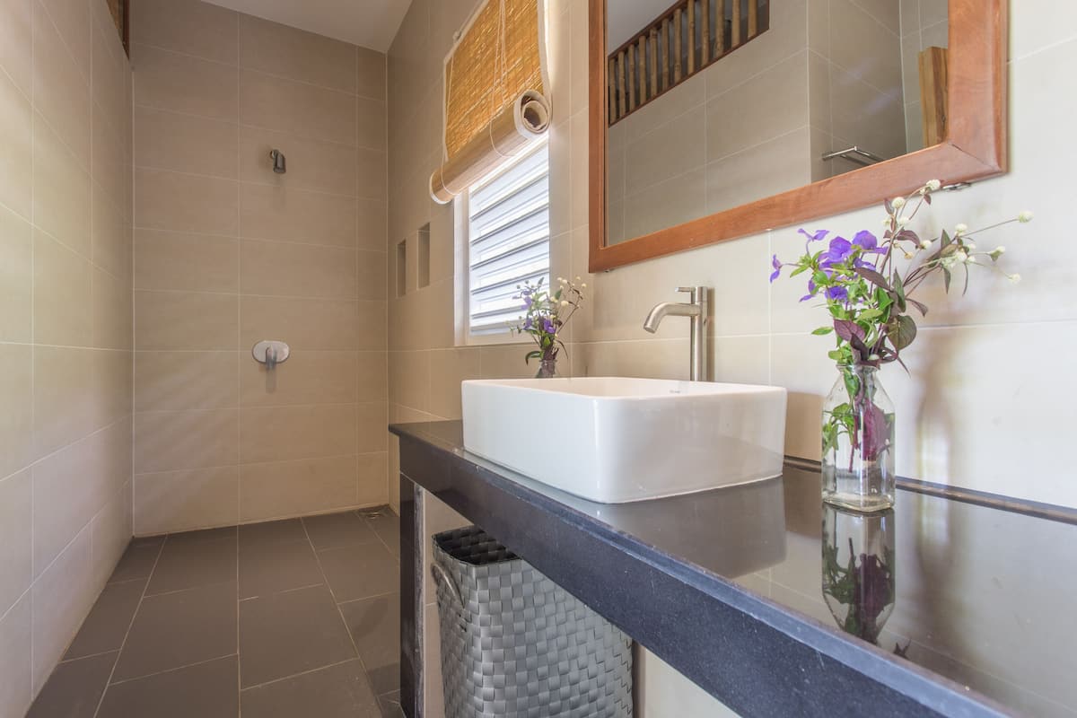 superior bungalow | bathroom | shower, free toiletries, hair dryer, slippers