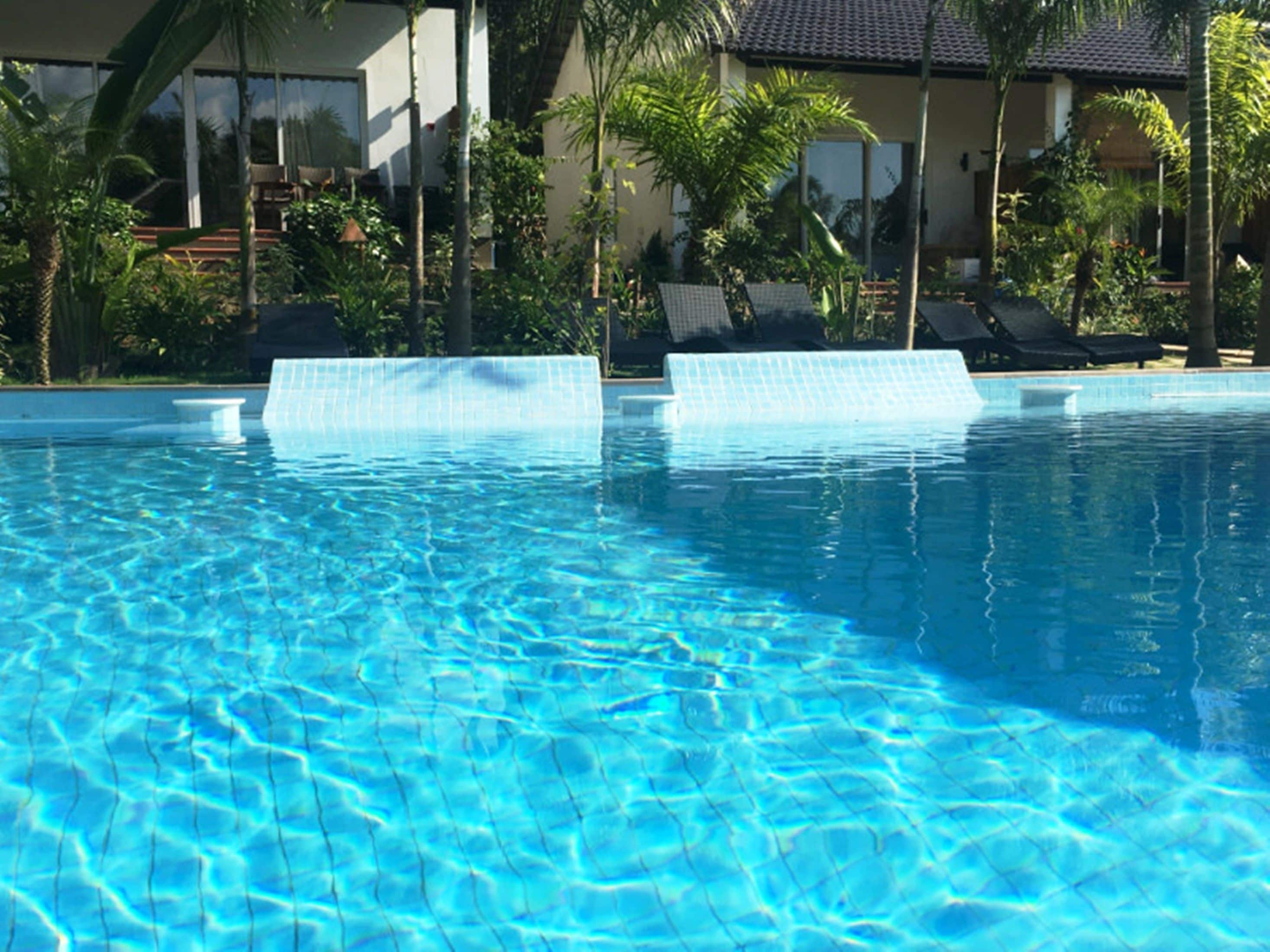 outdoor pool, pool loungers