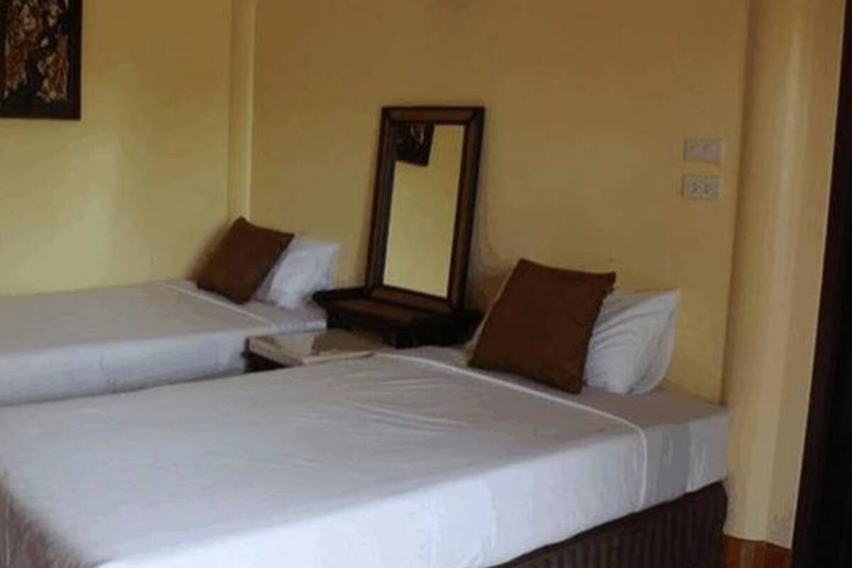 Desk, rollaway beds, free WiFi