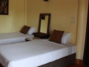 Desk, rollaway beds, free WiFi