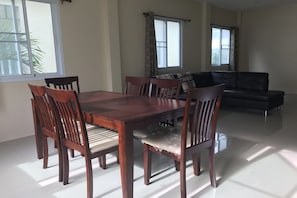 2 Bedroom Holiday Home  | In-room dining - Kun Garden Home (Ko Chang)