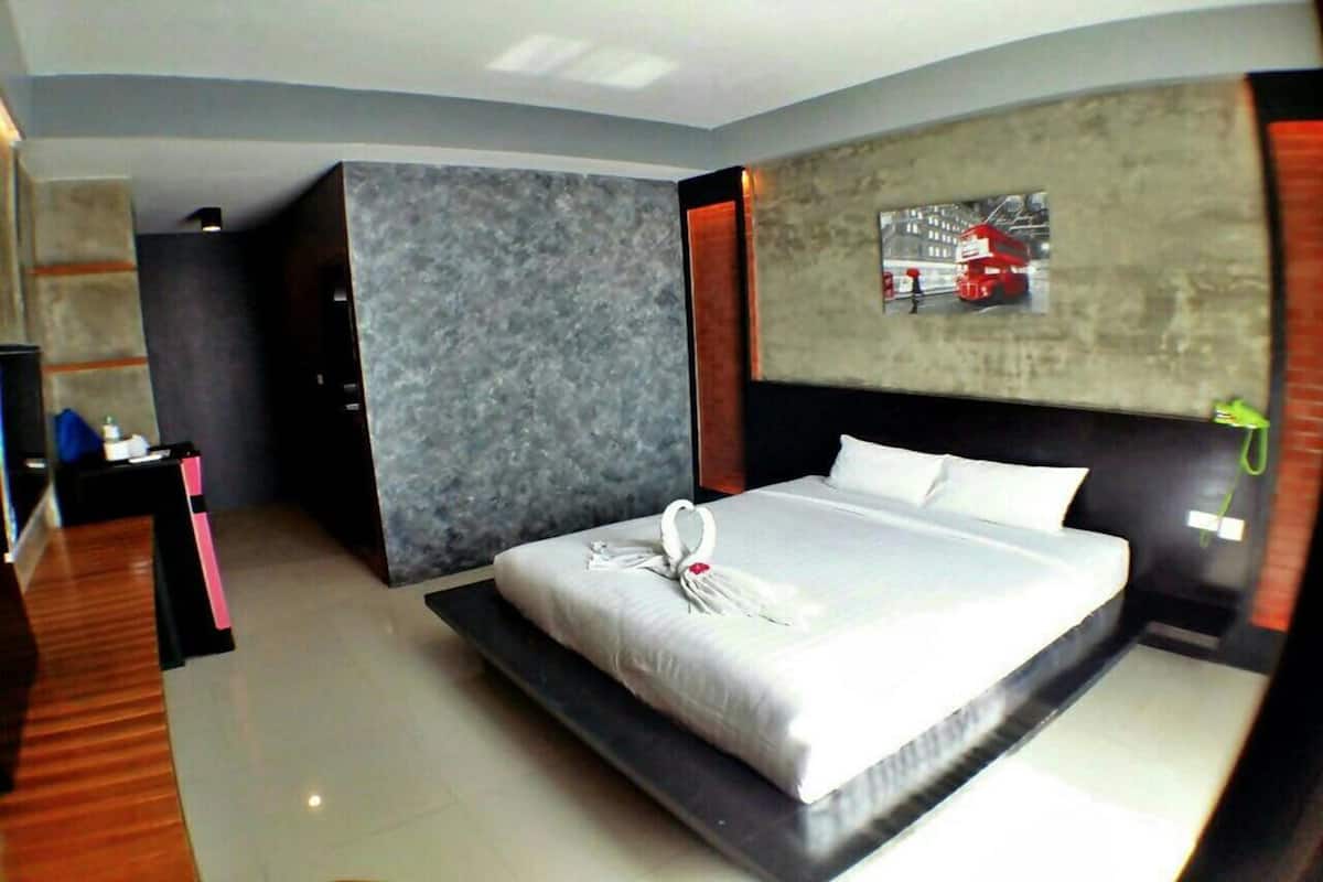 Escritorio, cortinas blackout, wifi gratis y ropa de cama