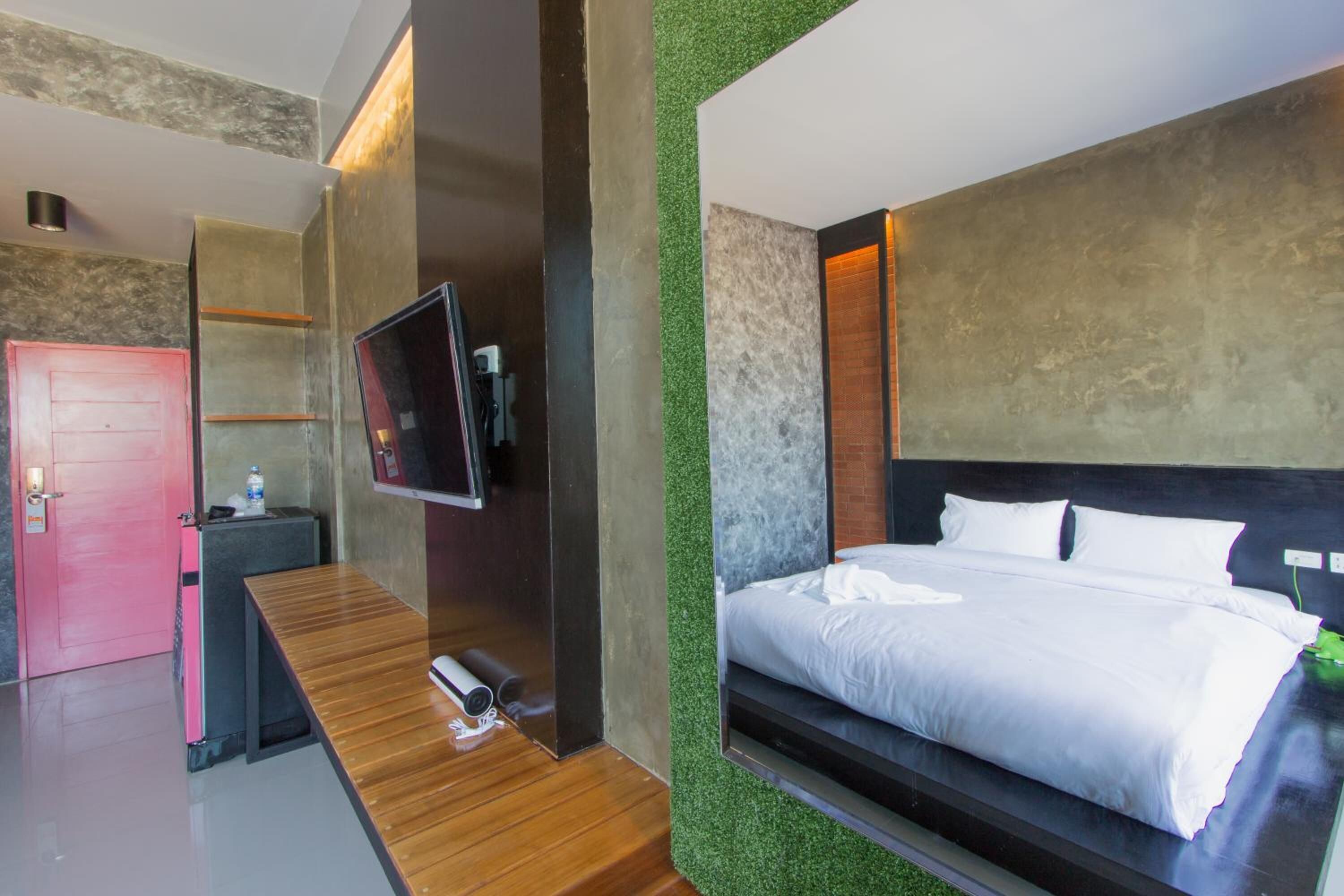 desk, blackout curtains, free wifi, bed sheets