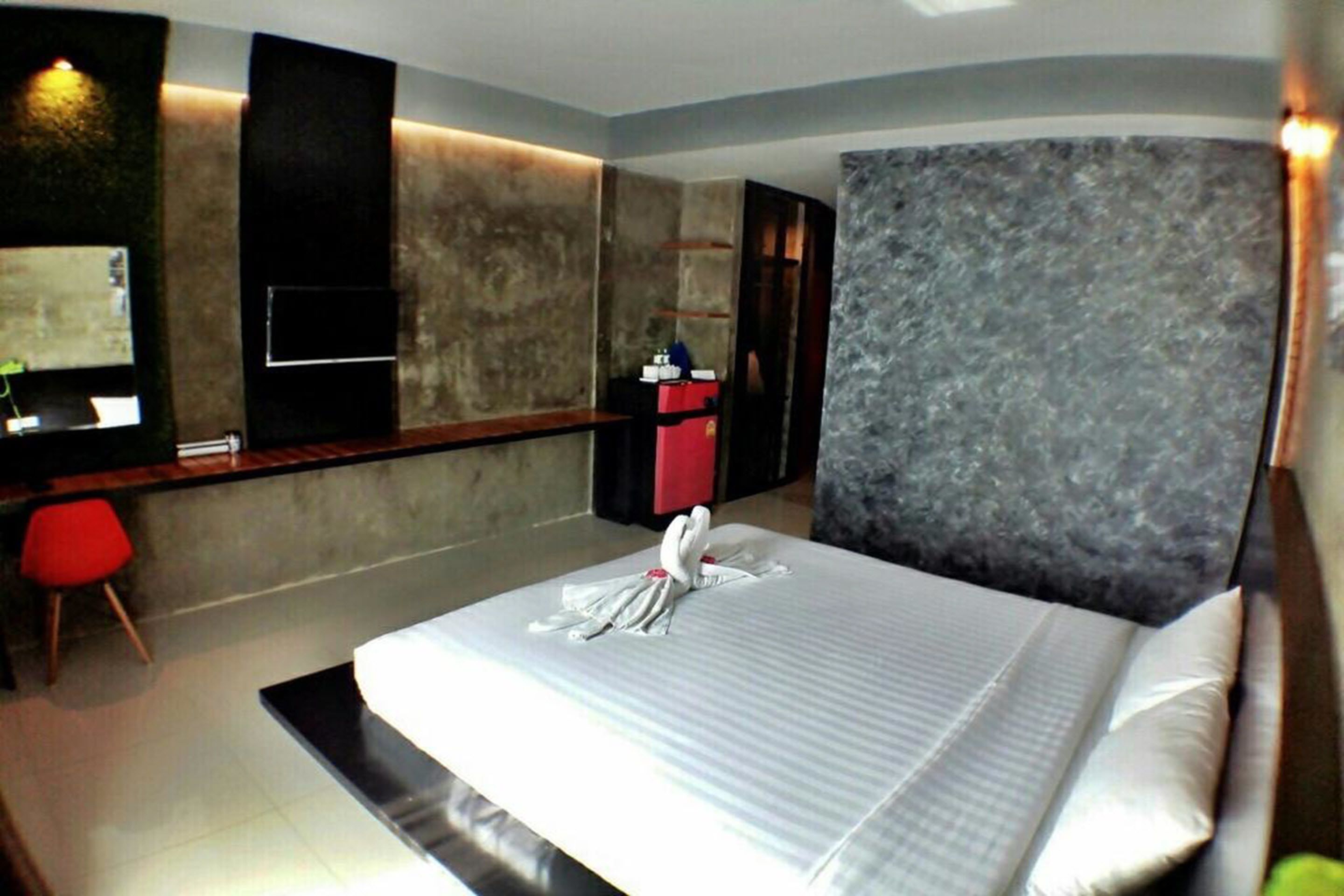 deluxe room  | desk, blackout curtains, free wifi, bed sheets