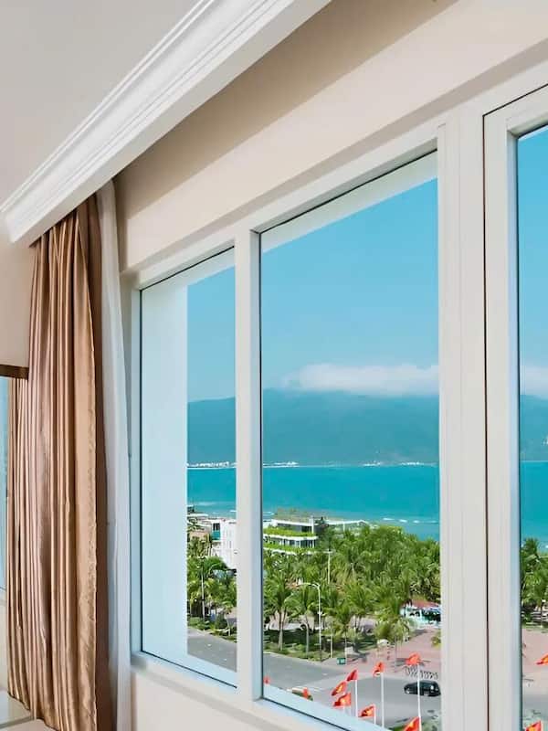 Premier Double Room, Ocean View | Down comforters, pillowtop beds, minibar, in-room safe
