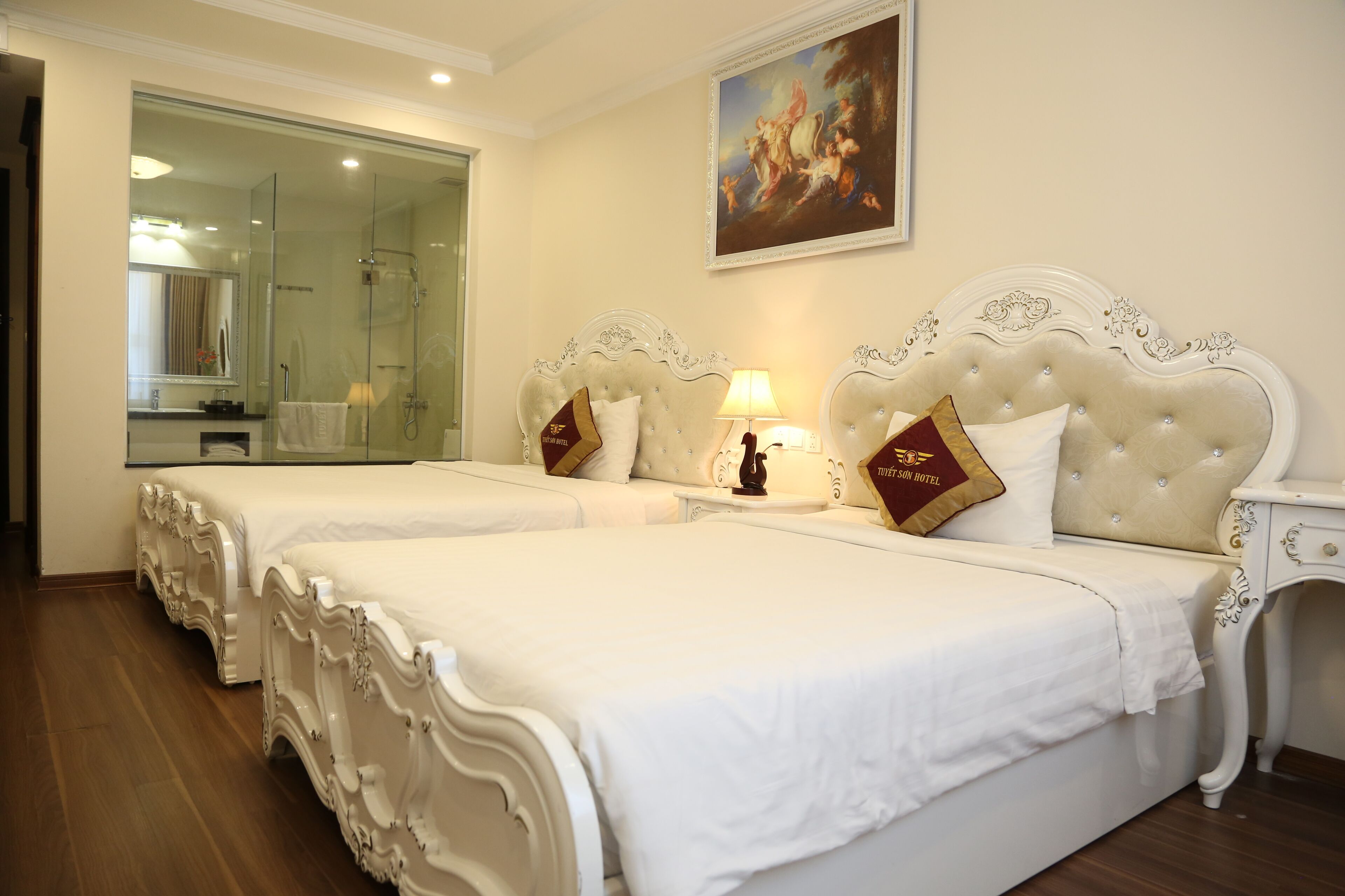 Junior Room, 1 Bedroom, Non Smoking, Partial Sea View | Down duvets, pillow-top beds, minibar, in-room safe