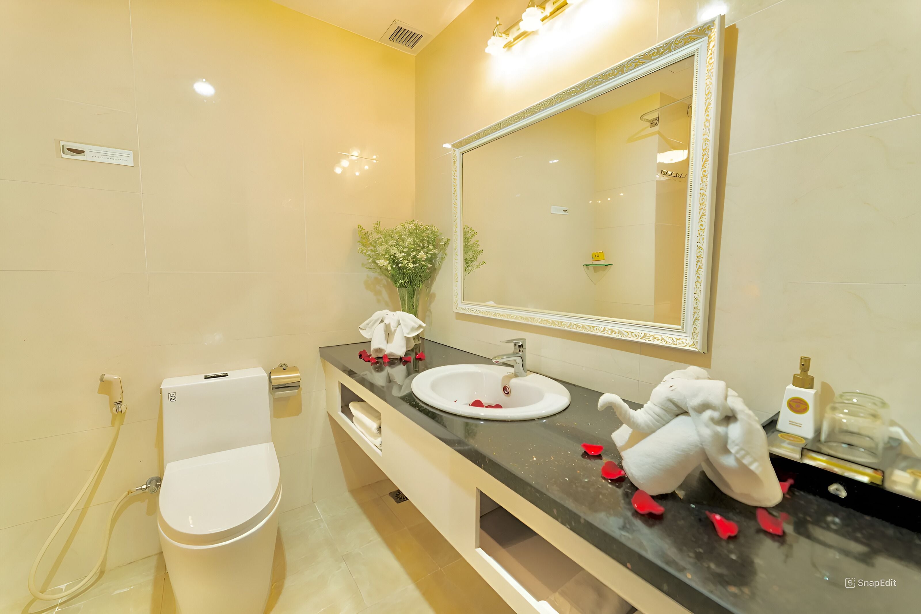 shower, rainfall showerhead, free toiletries, hair dryer