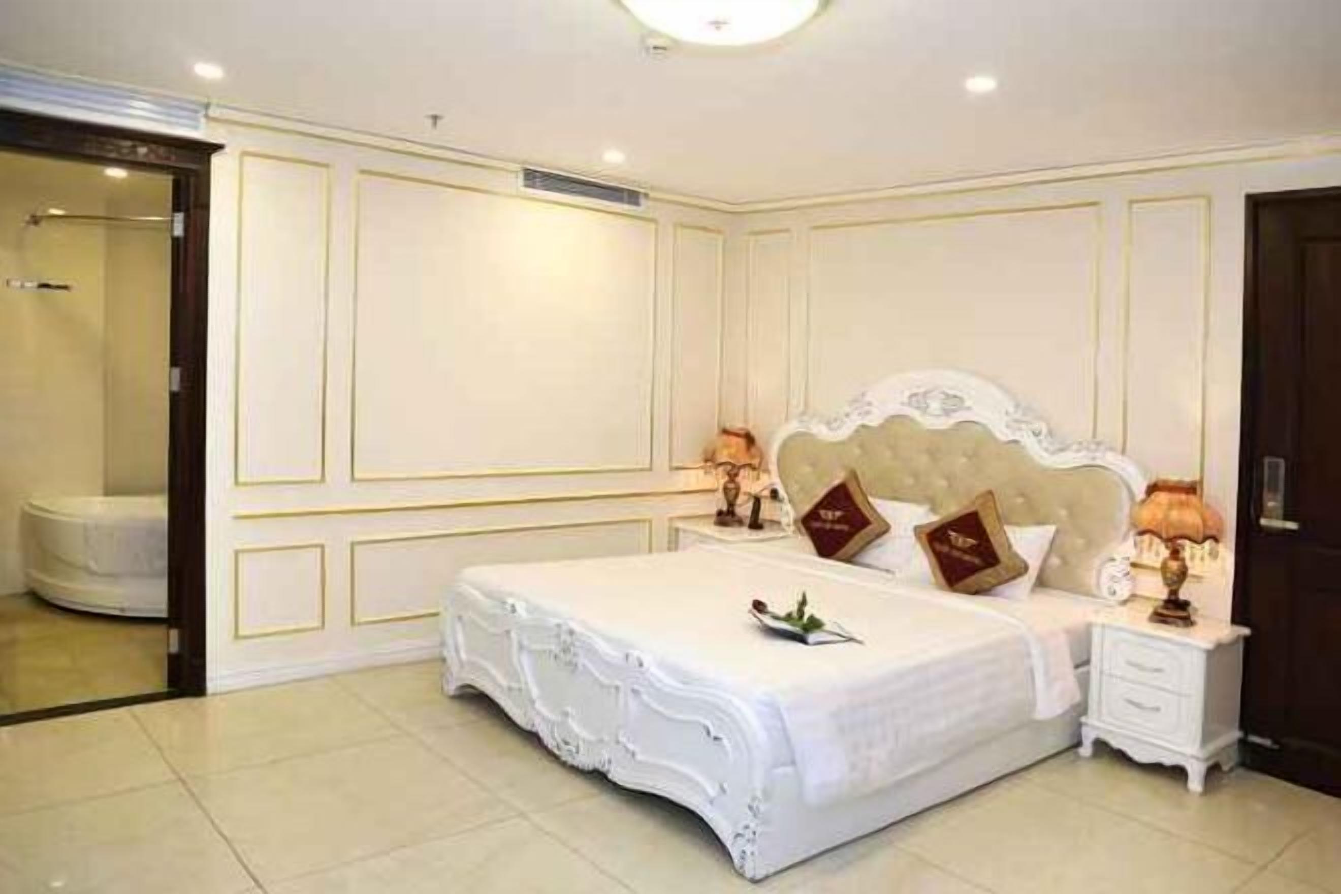 Cubrecamas, colchones con pillow-top y minibar 