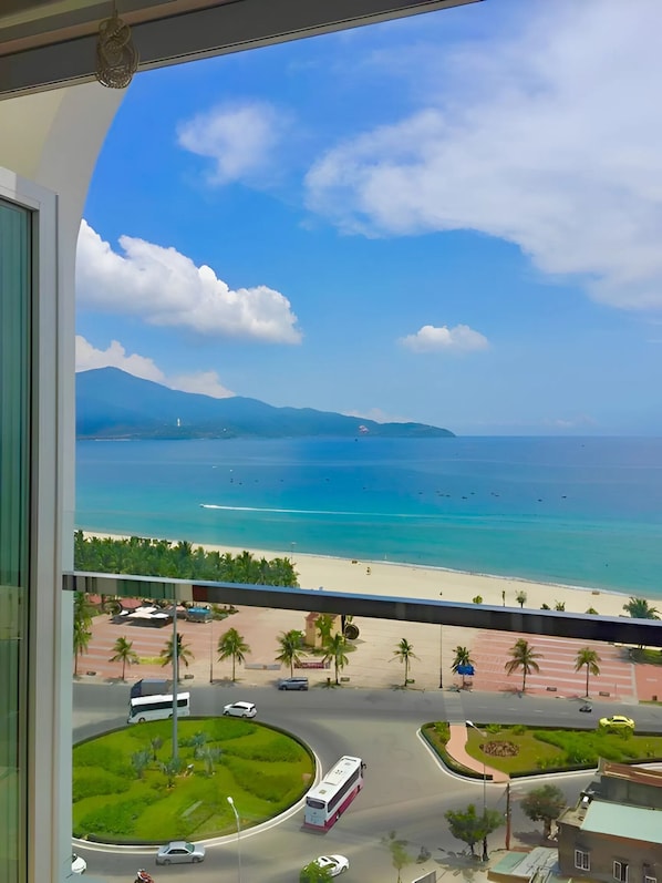 Down duvets, pillow-top beds, minibar, in-room safe - Tuyet Son Hotel (Da Nang)