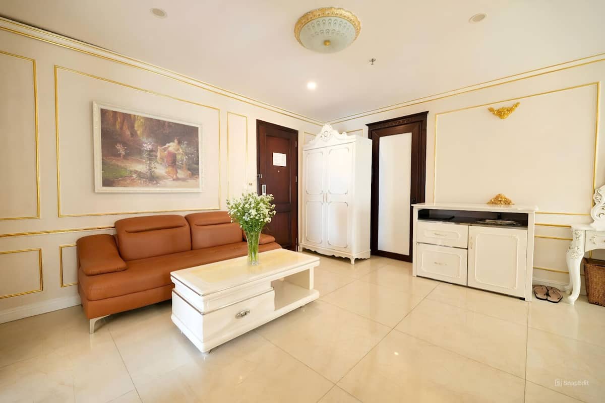 Luxury Studio Suite, 1 King Bed, Beach View