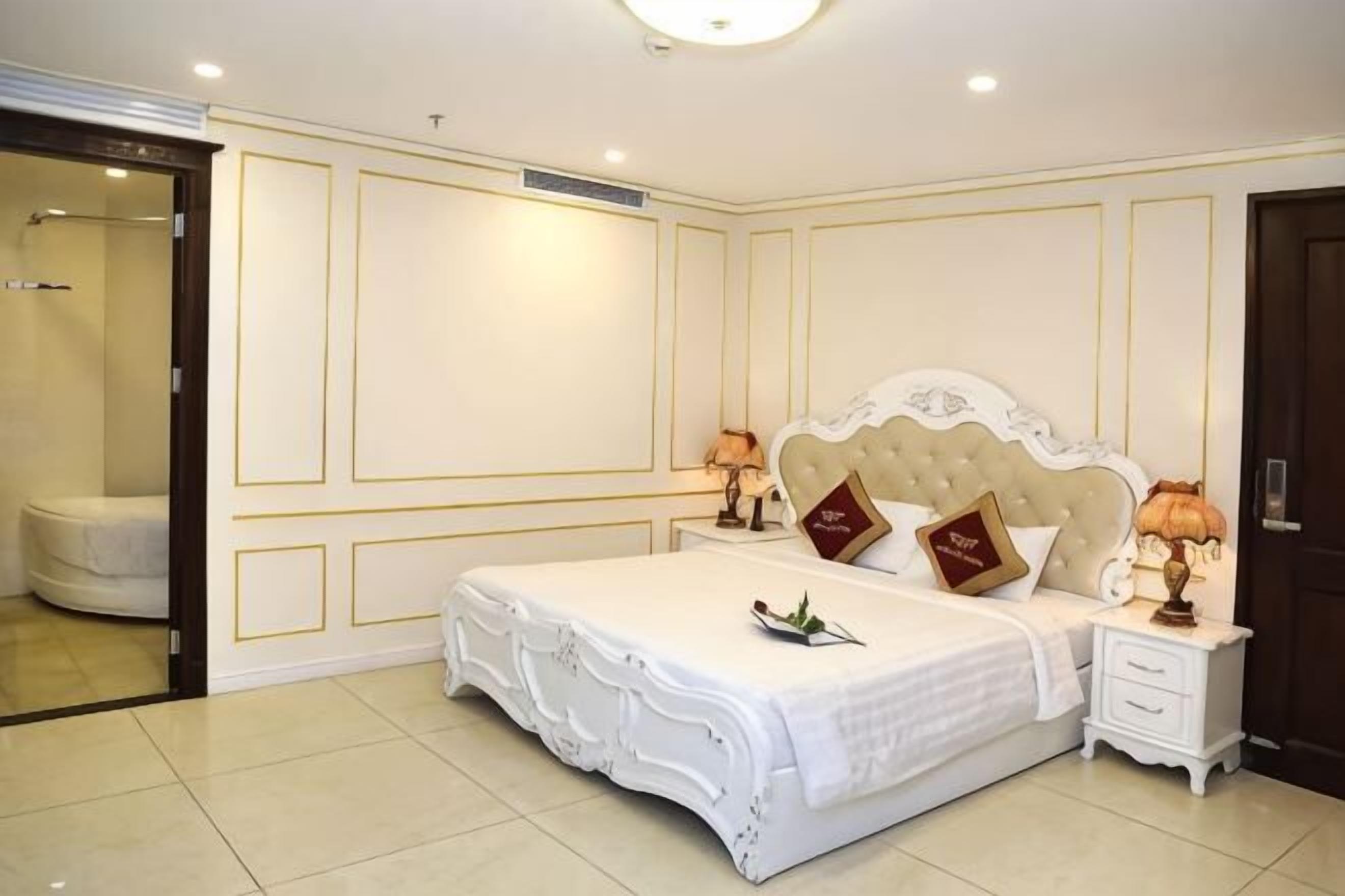 Donsdekens, pillowtop-bedden, een minibar, een kluis op de kamer