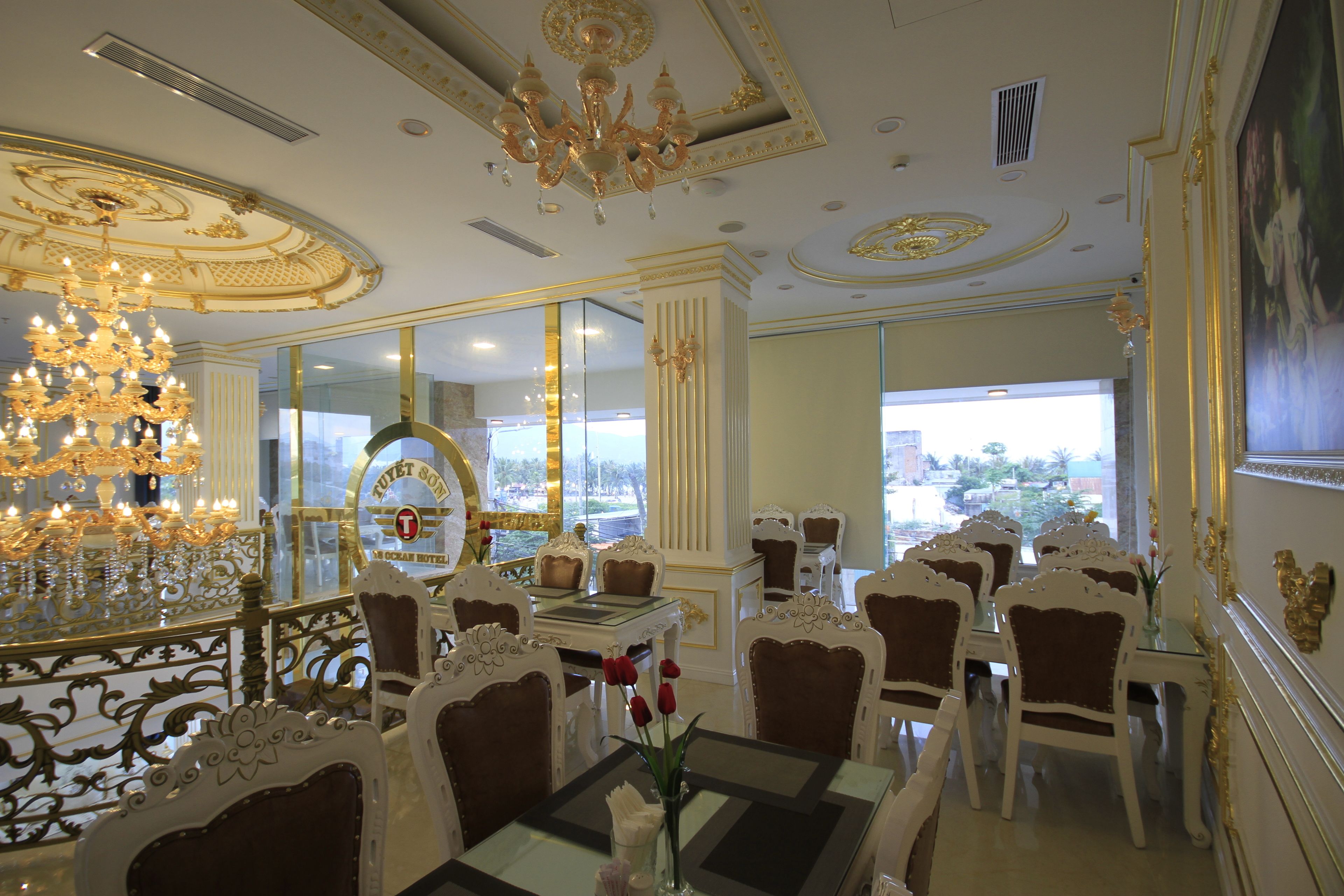 breakfast, lunch, dinner served; local and international cuisine