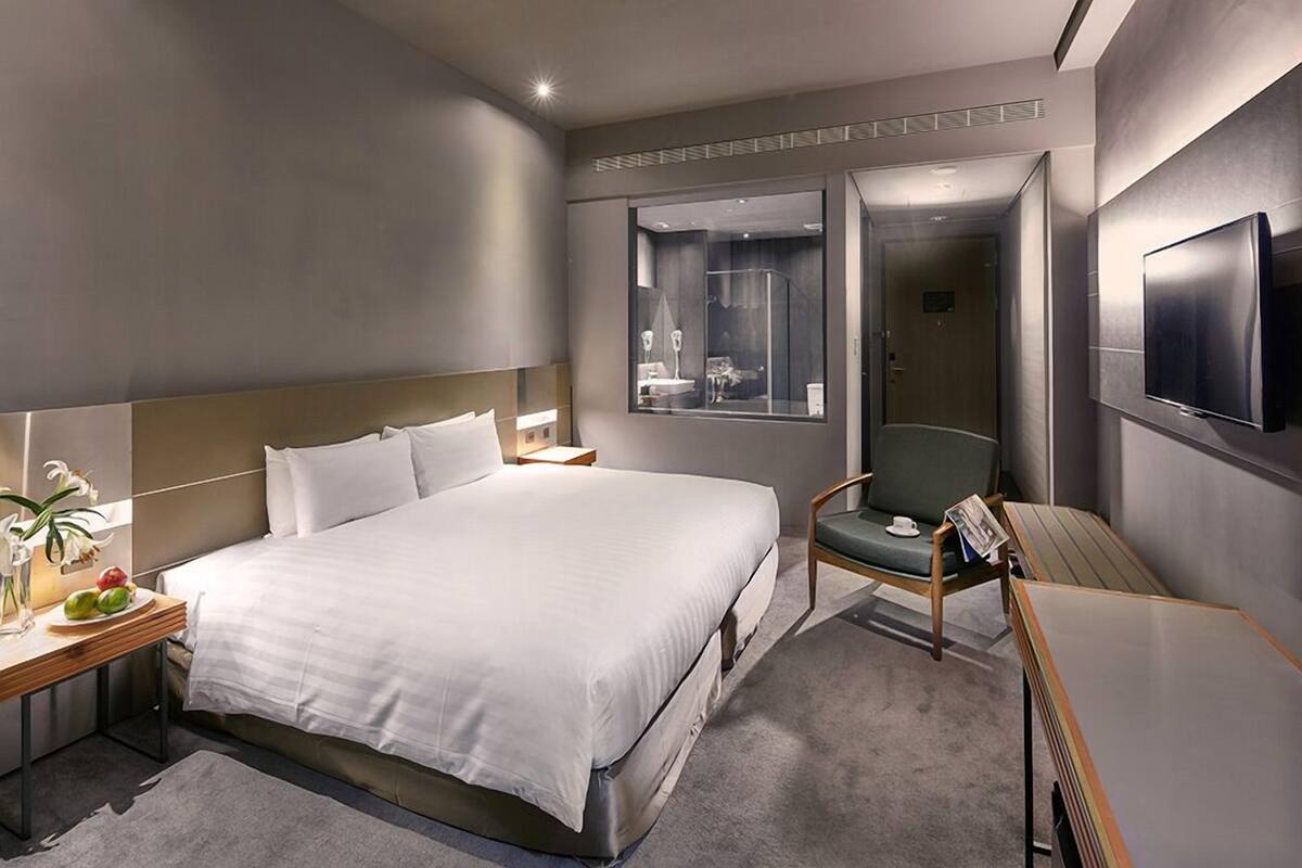 Kamar Double Elite, 1 Tempat Tidur King | Seprai premium, selimut bulu angsa, bantalan ekstra lembut, dan minibar
