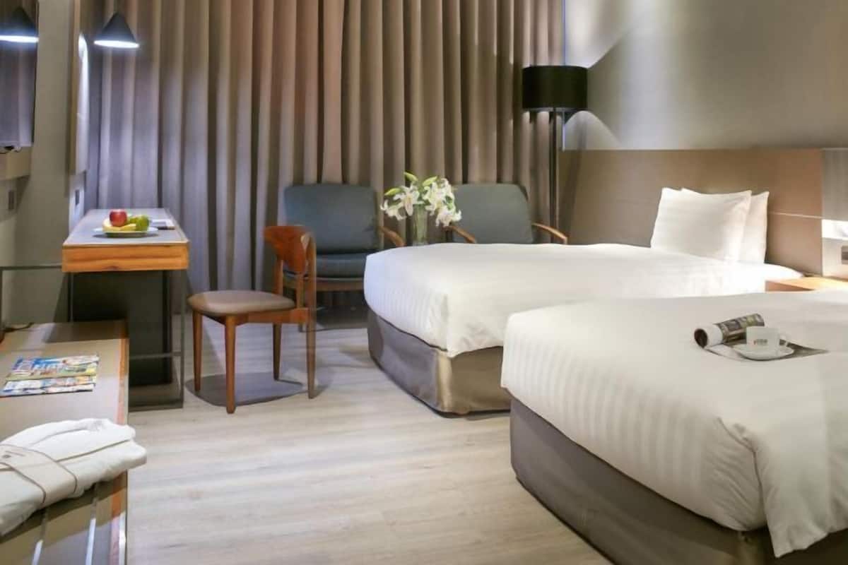 Seprai premium, selimut bulu angsa, bantalan ekstra lembut, dan minibar