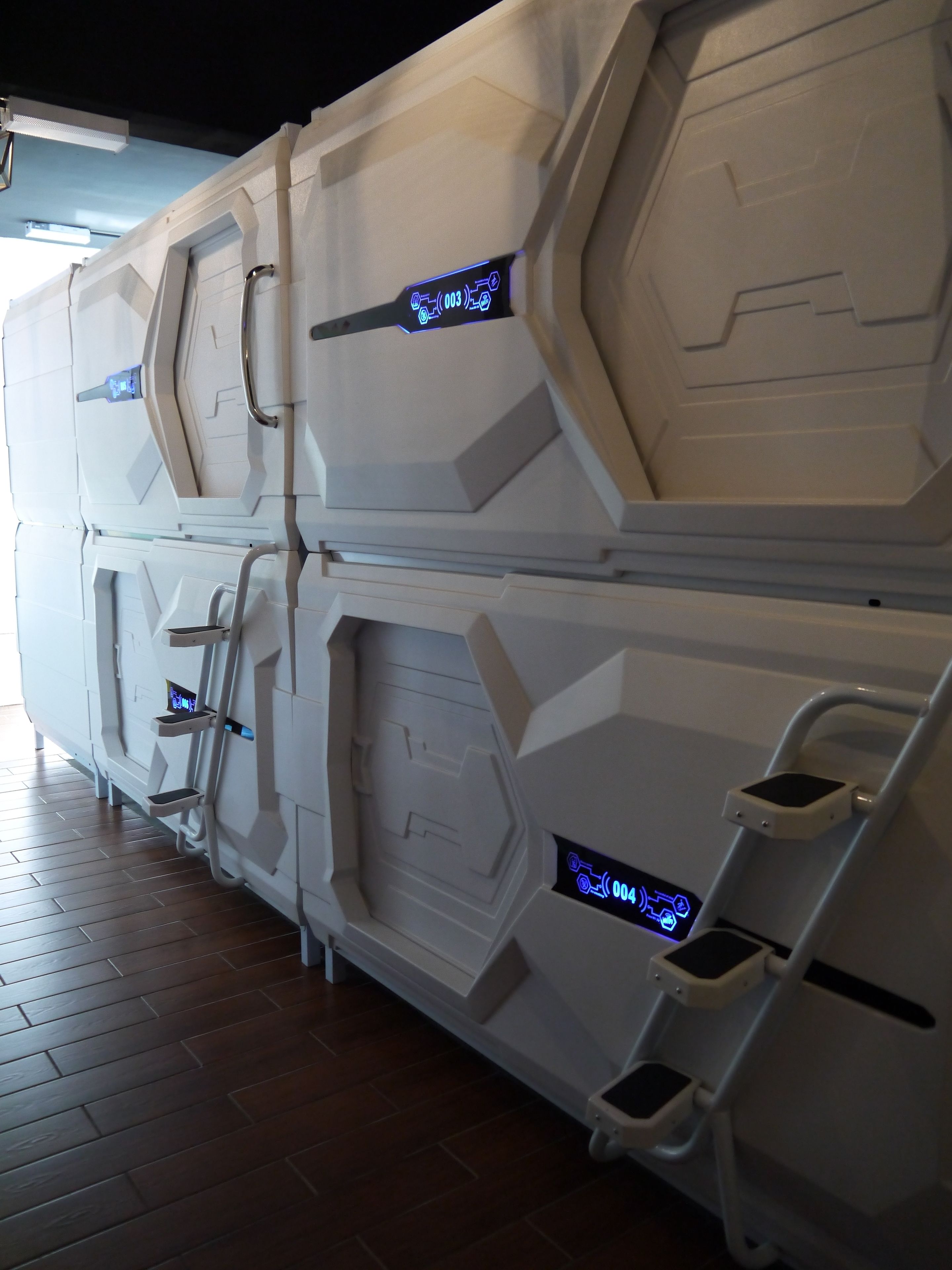 Capsule in 18-Dormitory Room | Iron/ironing board, free WiFi