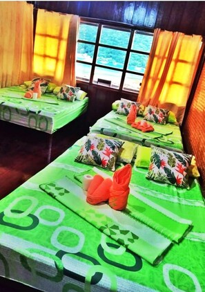 Bureau, lits pliants/supplémentaires