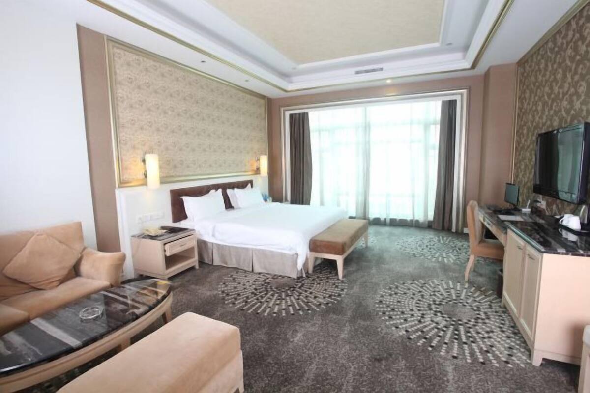 In-room safe, desk, blackout curtains, free WiFi