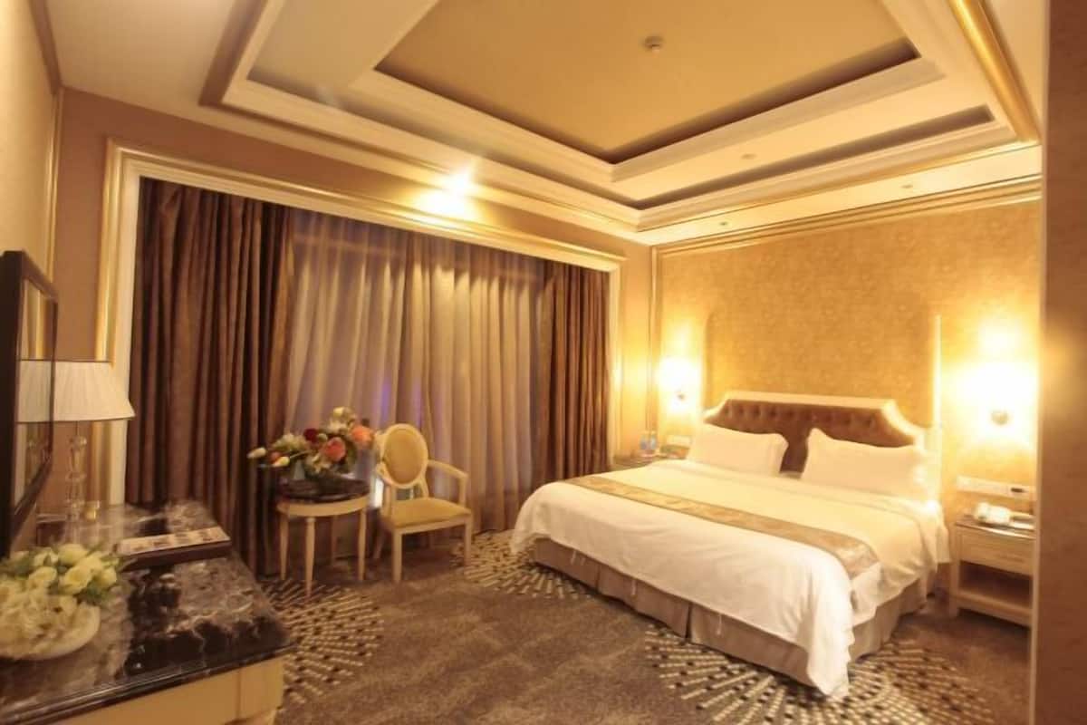 In-room safe, desk, blackout drapes, free WiFi