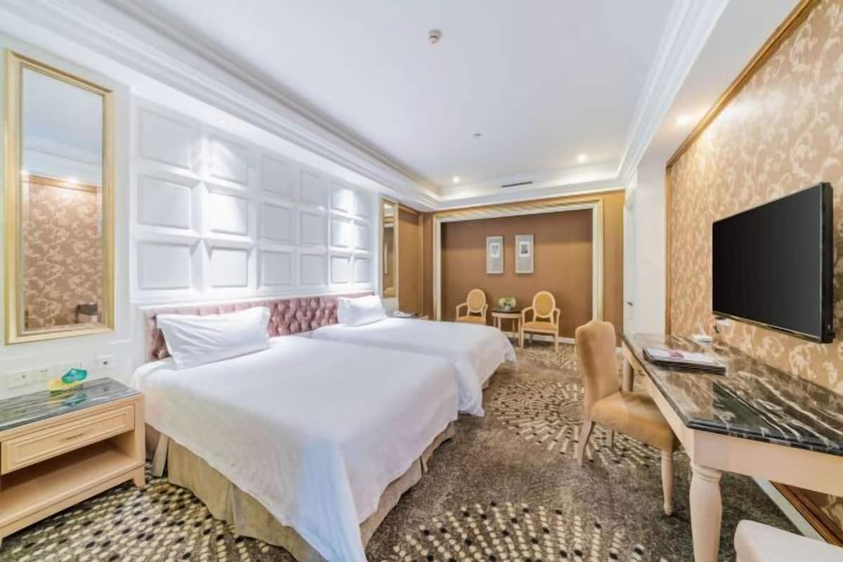In-room safe, desk, blackout curtains, free WiFi